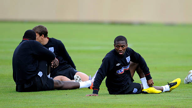 促使管理层 促使管理层